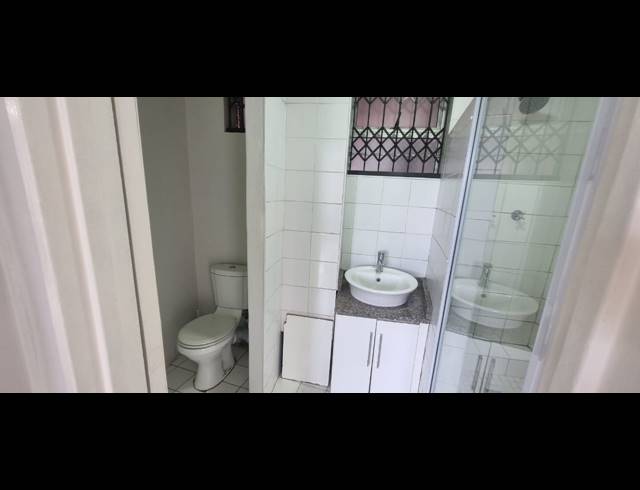 2 BEDROOM FLAT TO LET IN ESSENWOOD